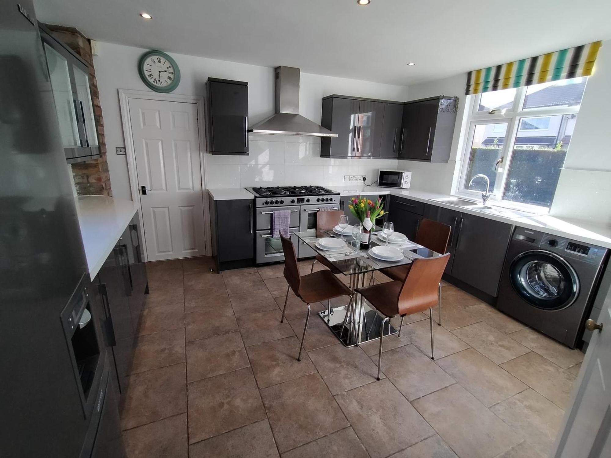 Villa Sirius House - Sleeps 7, Driveway, Garden à Crewe Extérieur photo