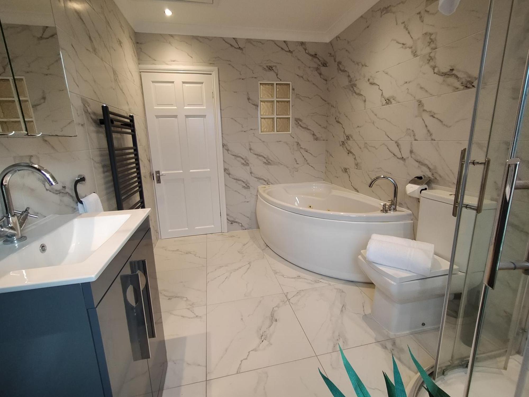 Villa Sirius House - Sleeps 7, Driveway, Garden à Crewe Extérieur photo